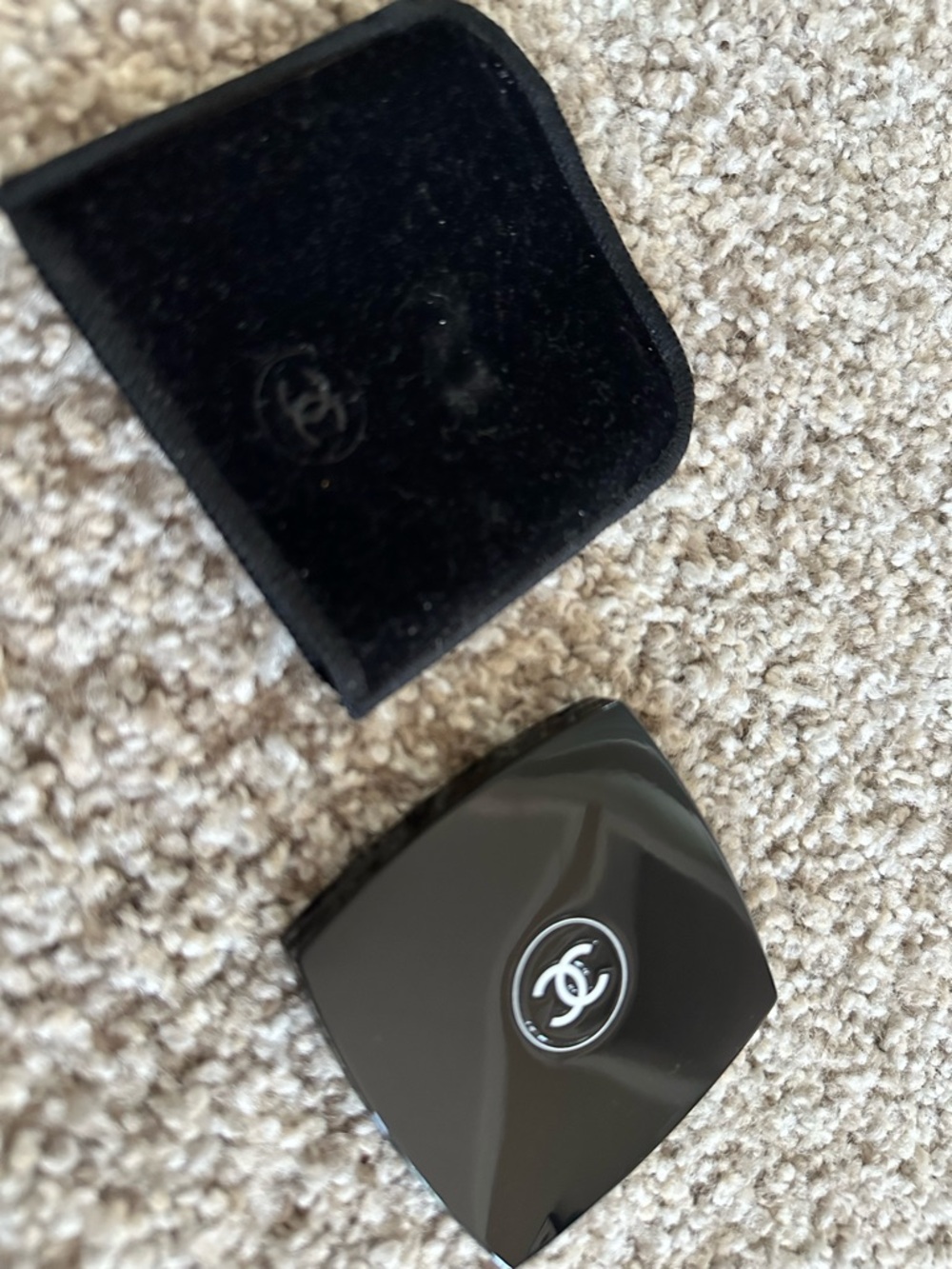 CHANEL Black Compact Mirror Case with Velvet Pouch - Picture 4 of 4